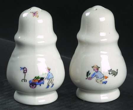 Apple Valley Salt & Pepper Set