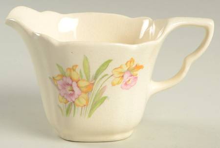 Jonquil (Scalloped, No Trim) Creamer