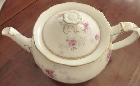 X2259 Teapot & Lid