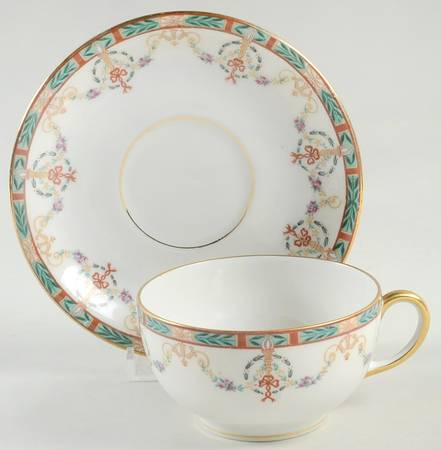 POY113 Footed Cup & Saucer Set