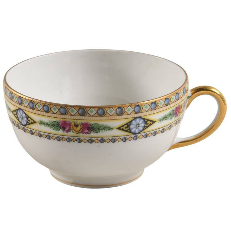 POY114 Footed Cup
