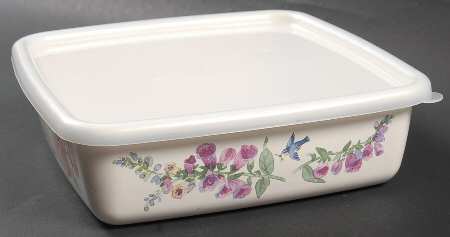 Cape May 8" Metal Square Baker W/Plastic Lid