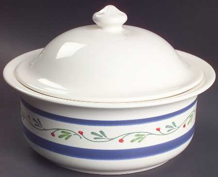 Wyngate Floral 2 Qt Round Covered Casserole