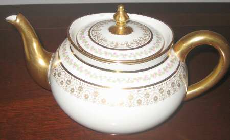 POY124 Teapot & Lid