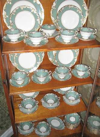 Z1202 Footed Cup & Saucer Set