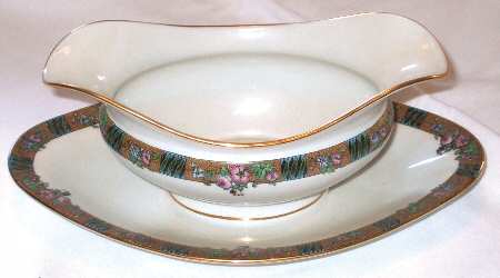 POY133 Gravy Boat with Attached Underplate