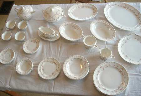 POP104 Dinner Plate
