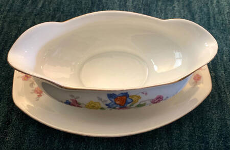 PUN36 Gravy Boat with Attached Underplate
