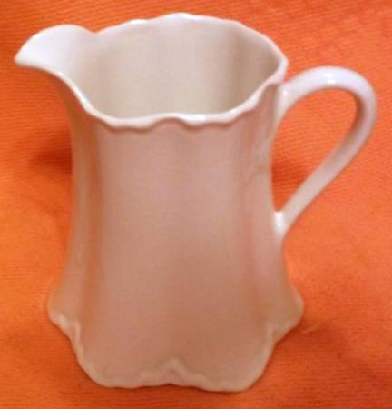 Louvre Creamer