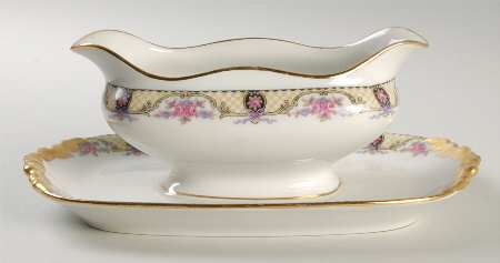POY143 Gravy Boat with Attached Underplate