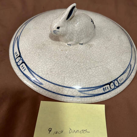Dedham Rabbit 1.75 Qt Round Covered Casserole No Lid