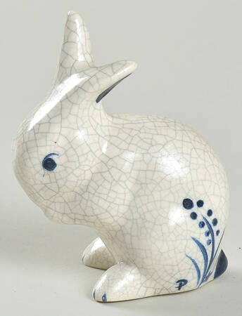 Dedham Rabbit Nibbling Rabbit Figurine
