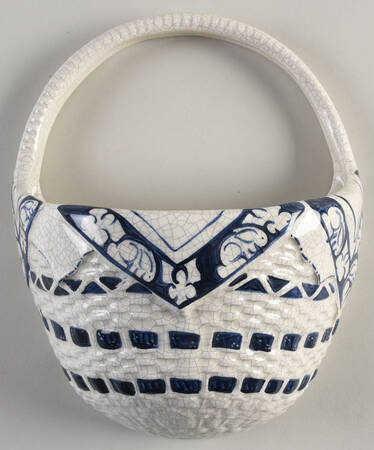 Dedham Rabbit Wall/Hanging Vase