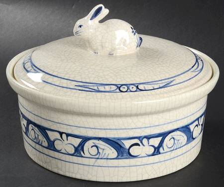 Dedham Rabbit 1.75 Qt Round Covered Casserole