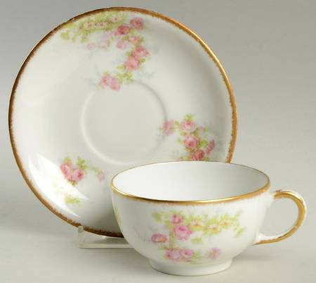 POY146 Footed Cup & Saucer Set