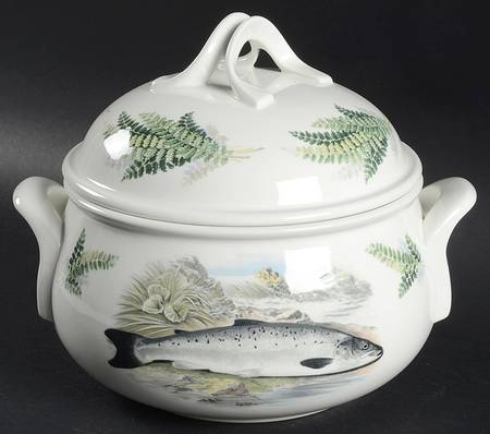 Compleat Angler Fern Round Covered Vegetable