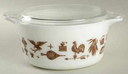Early American 1.5 Qt Round Covered Casserole