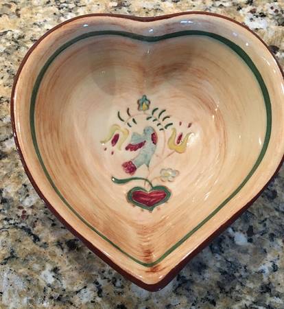 Pea Hen 6" Heart Shaped Bowl