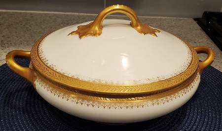 POY157 Round Covered Vegetable
