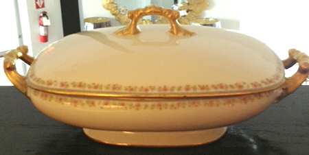 POY163 Oval Covered Vegetable