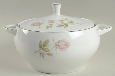 Cotillion Round Covered Vegetable