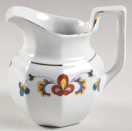 Farmer's Rose (Ribbed, Gold Trim) 14 Oz Pitcher