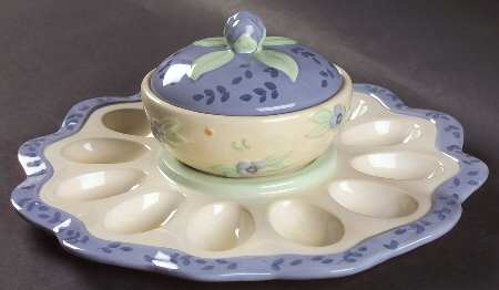 Summer Breeze Sculpted Deviled Egg with Covered Bowl