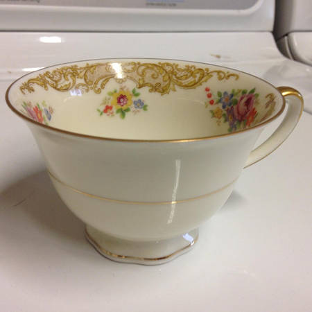 Priscilla Footed Cup