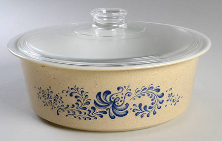 Homestead 4 Quart Round Covered Casserole