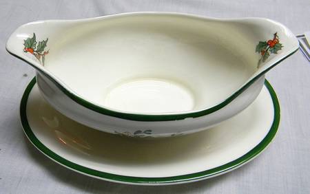 Christmas Tree Gravy Boat with Attached Underplate