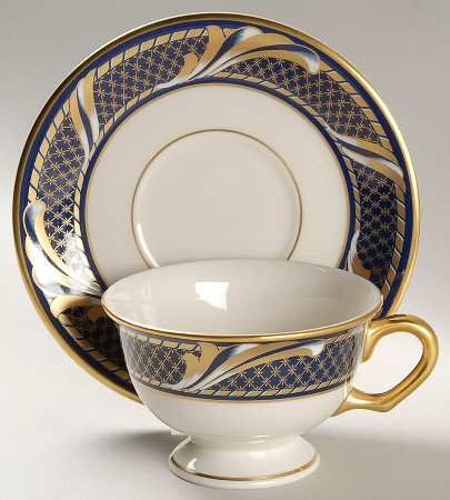 La Mer Footed Cup & Saucer Set