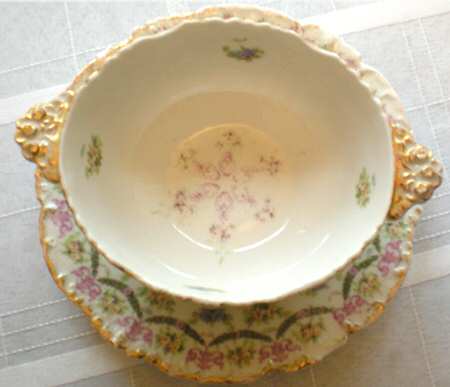 POY225 Gravy Boat with Attached Underplate