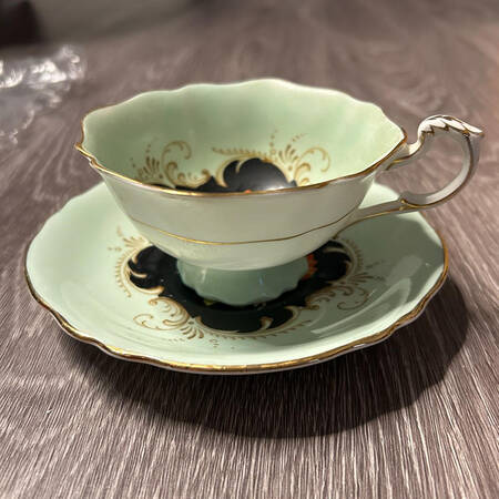 G6599 Footed Cup & Saucer Set