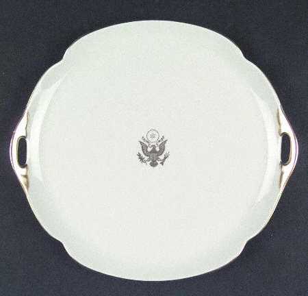 PIC37 Handled Cake Plate