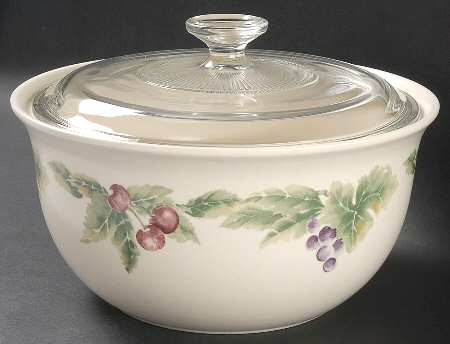 Jamberry 3 Qt Round Covered Casserole with Glass Lid