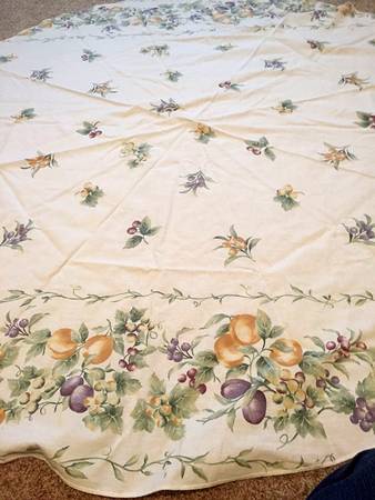Jamberry 56" Round Cloth Tablecloth