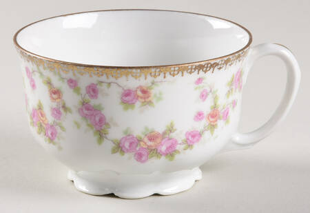 PUN53 Footed Cup