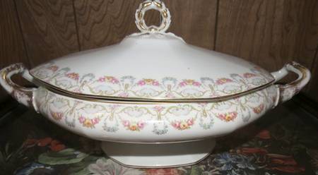 POY269 Oval Covered Vegetable
