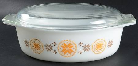 Town & Country 2.5 Quart Oval Covered Casserole