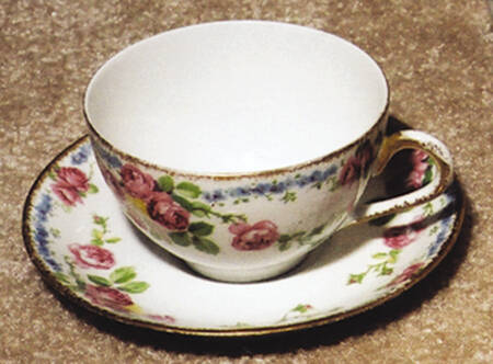 POY285 Flat Cup & Saucer Set