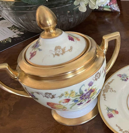 10121 (Cream Rim) Sugar Bowl & Lid