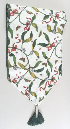 Botanic Garden Mistletoe 13" X 72" Cloth Table Runner