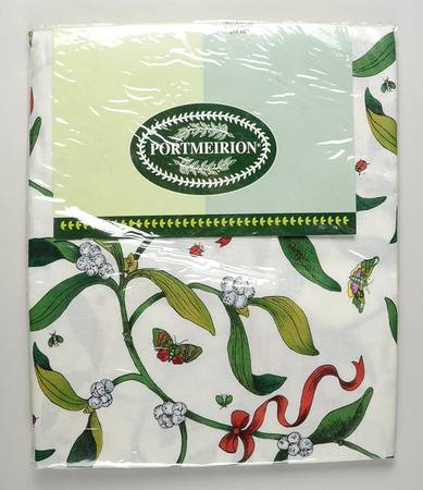 Botanic Garden Mistletoe 60" X 84" Oblong Tablecloth