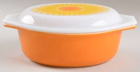 Daisy 1.5 Quart Oval Covered Casserole by Pyrex
