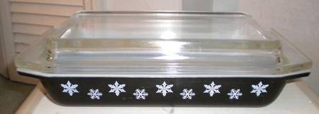Snowflake (Charcoal) 1.25 Qt Rectangular Covered Casserole