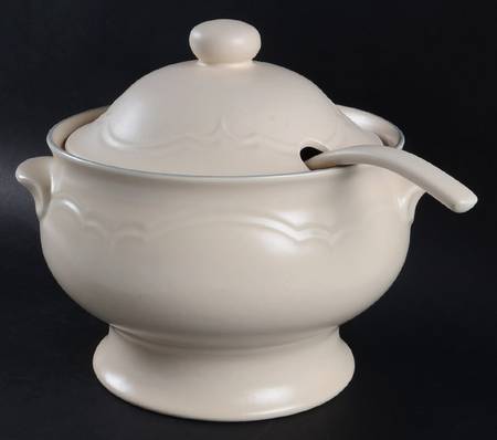 PFA46 Tureen & Lid w/Ladle