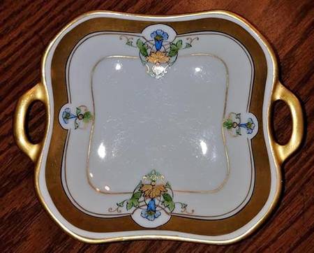 PIC61 Square Handled Cake Plate