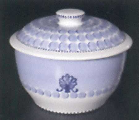 Shell and Pearl 2 Qt Round Covered Casserole