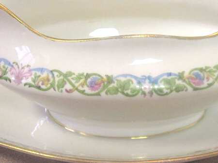 PL24 Gravy Boat with Attached Underplate