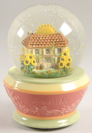 Pistoulet Musical Water Globe